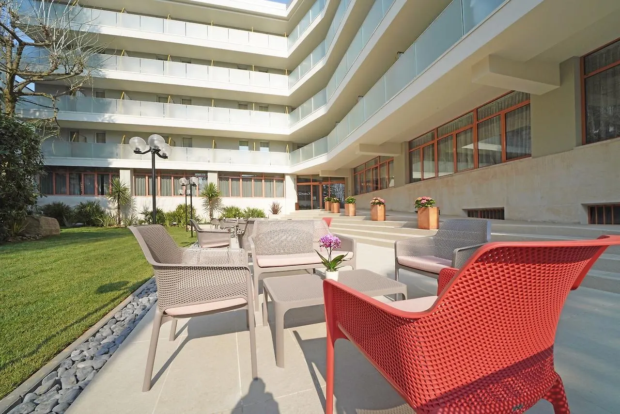 ***  Hotel La Perla - Bike Hotel Garde Italie