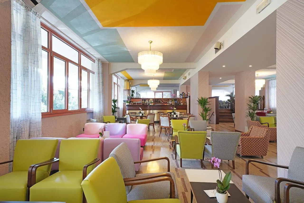 Hotel La Perla - Bike Hotel Garde