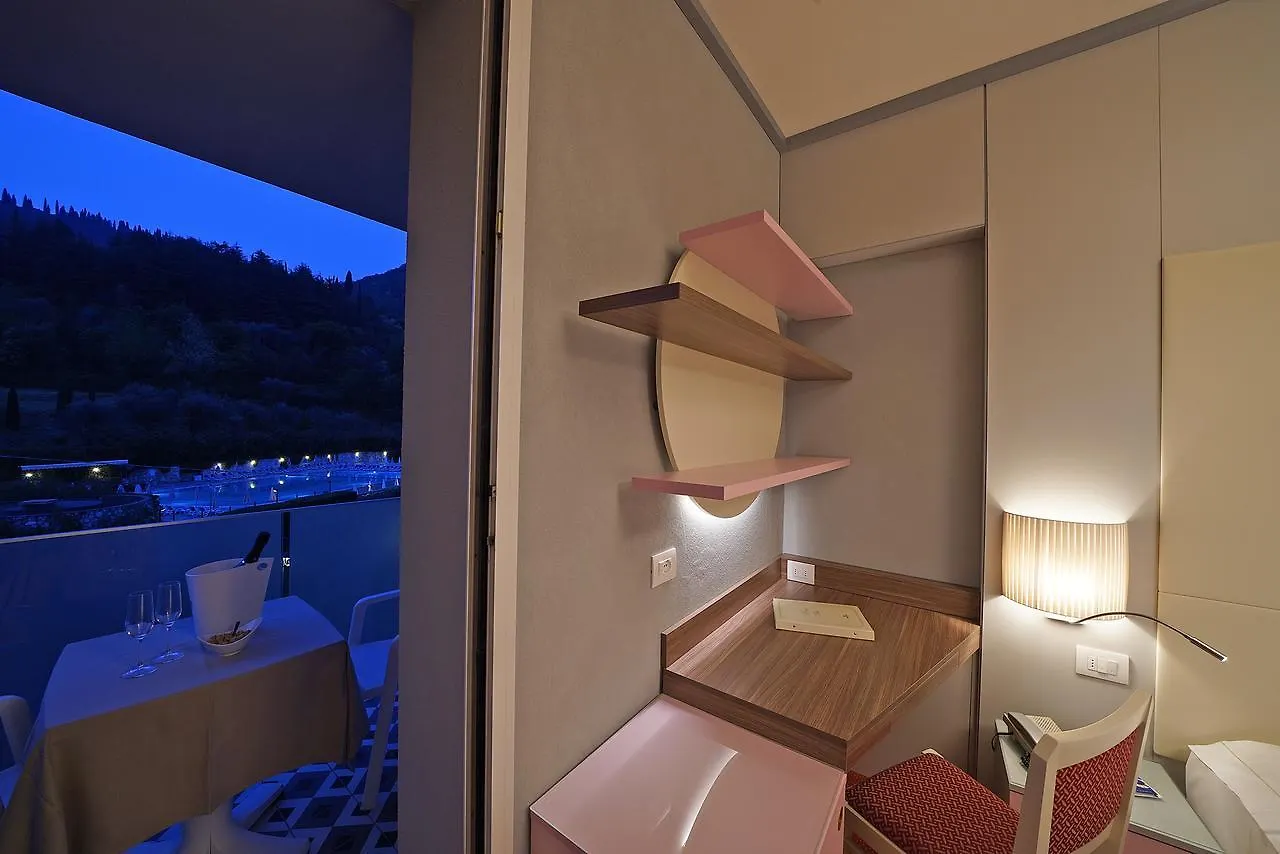 Hotel La Perla - Bike Hotel Garde