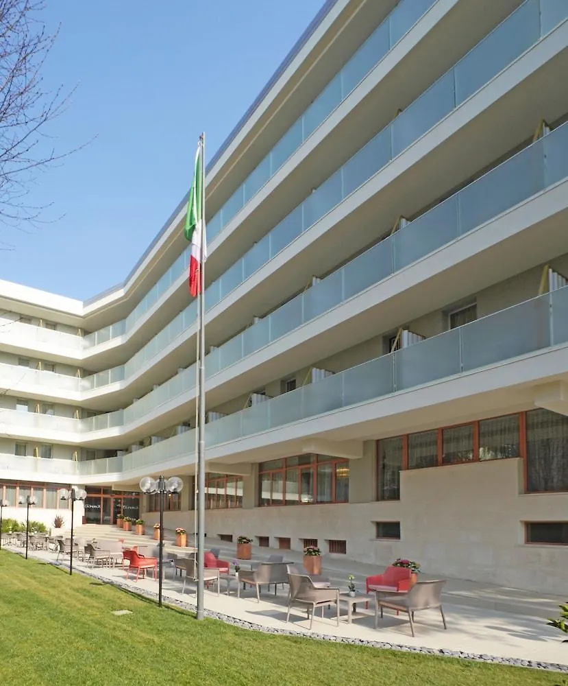 Hotel La Perla - Bike Hotel Garda  3*, Garda (Verona) Italy