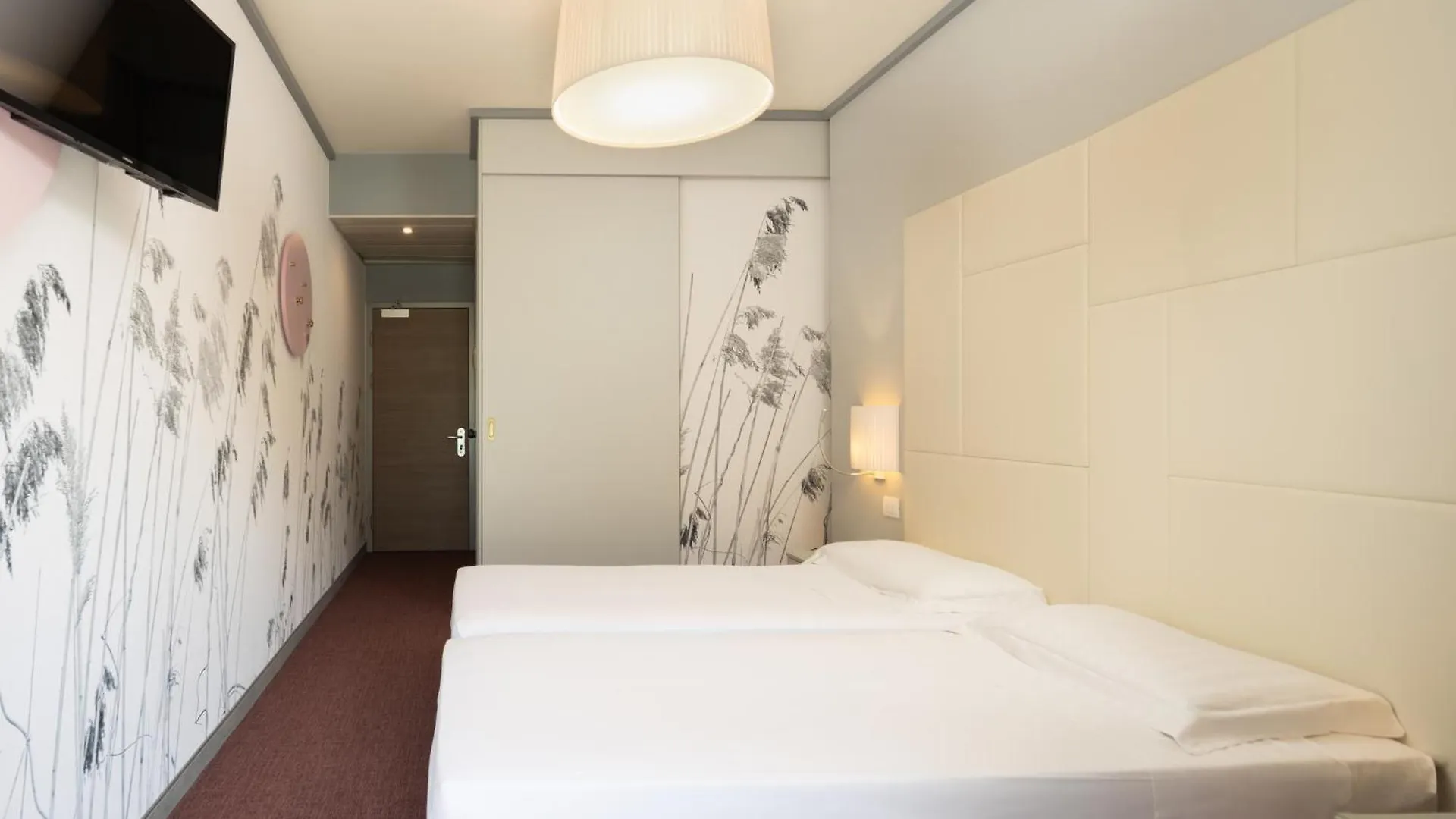 Hotel La Perla - Bike Hotel Garda  3*, Garda (Verona) Italy