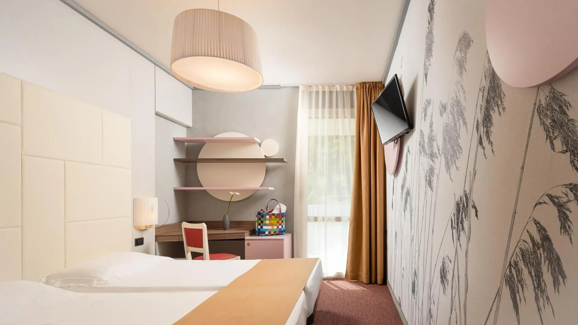 Hotel La Perla - Bike Hotel Garda  Garda (Verona)