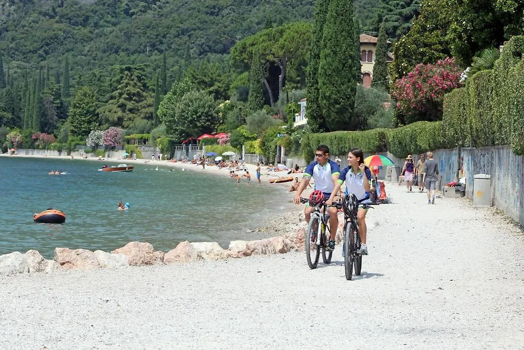 Hotel La Perla - Bike Hotel Garda   Garda (Verona)
