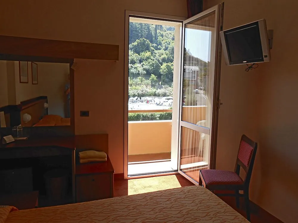 ***  Hotel La Perla - Bike Hotel Garda  Italy