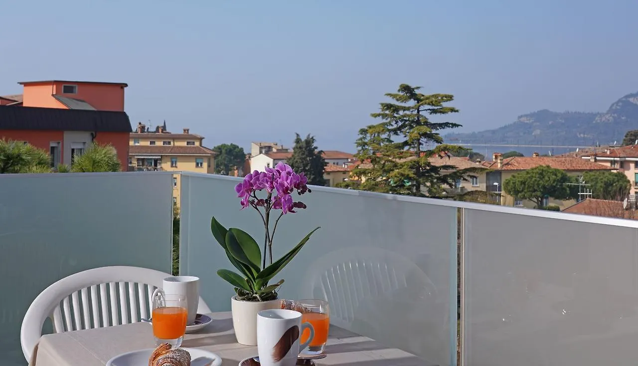 Hotel La Perla - Bike Hotel Garda   Garda (Verona)