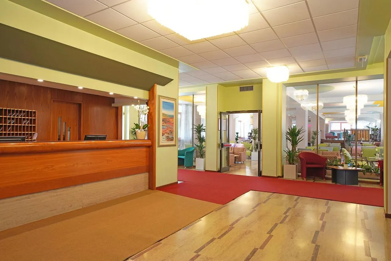 Hotel La Perla - Bike Hotel Garda  3*, Garda (Verona) Italy