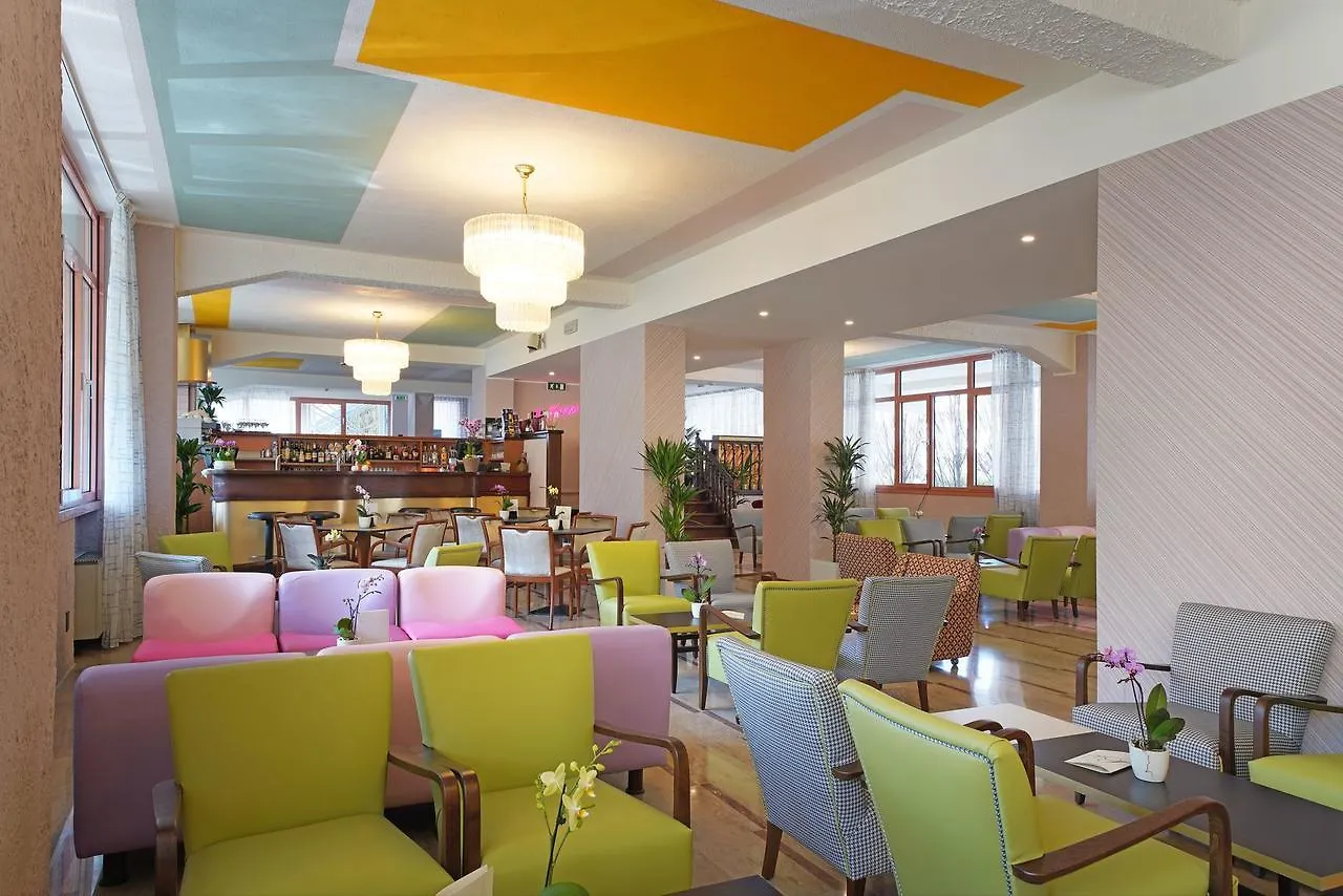 Hotel La Perla - Bike Hotel Garda   Garda (Verona)
