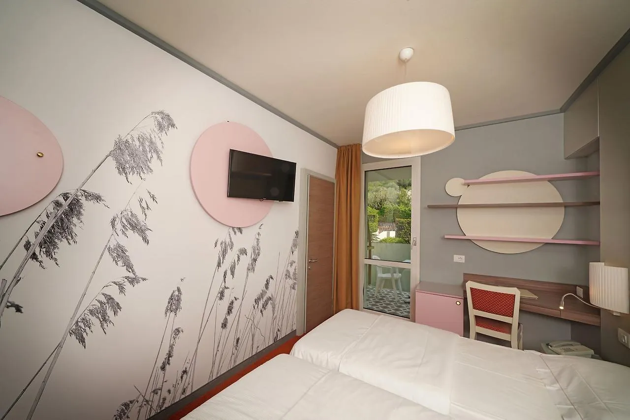 Hotel La Perla - Bike Hotel Garda  3*, Garda (Verona)