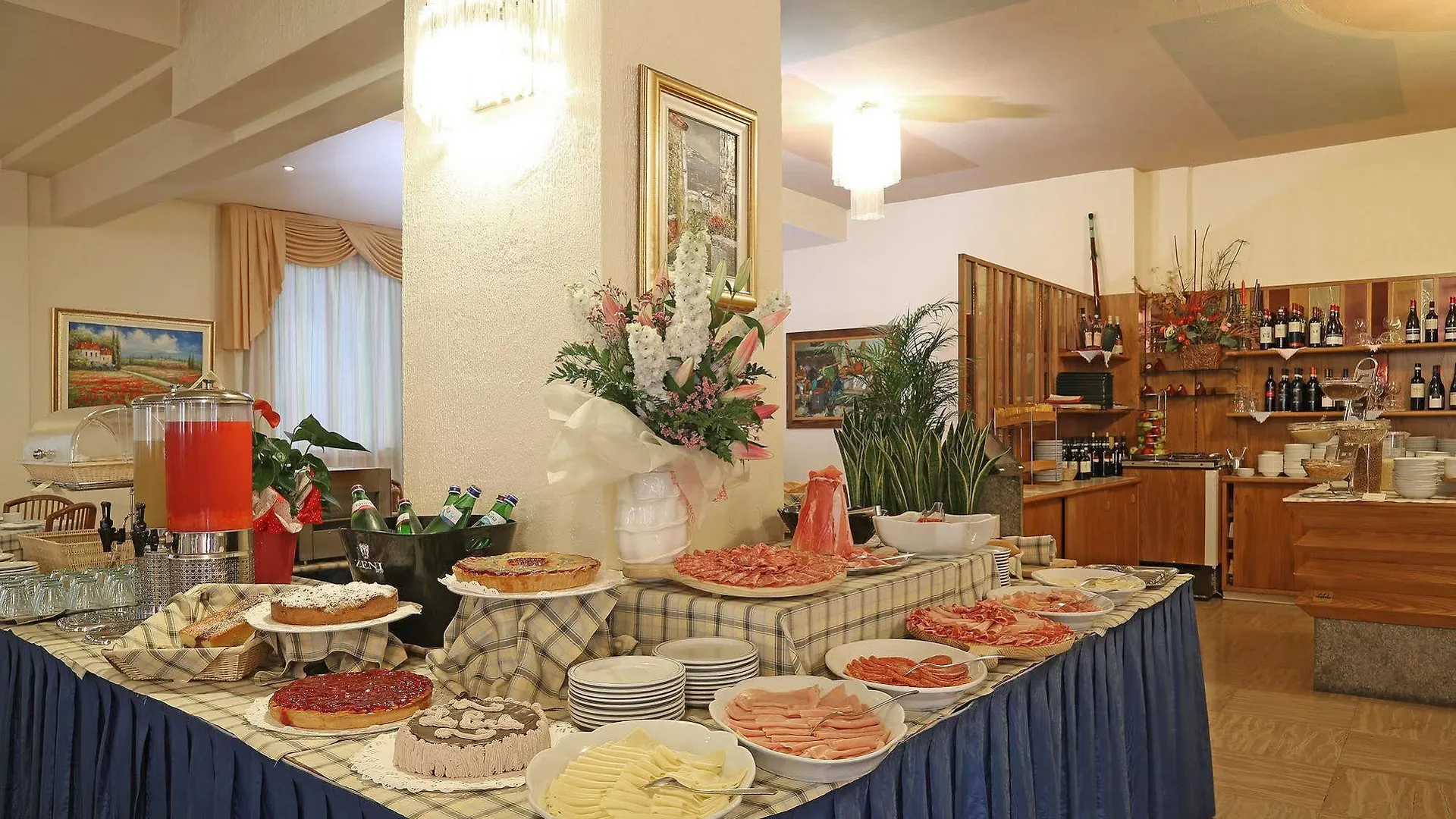 ***  Hotel La Perla - Bike Hotel Garda  Italy