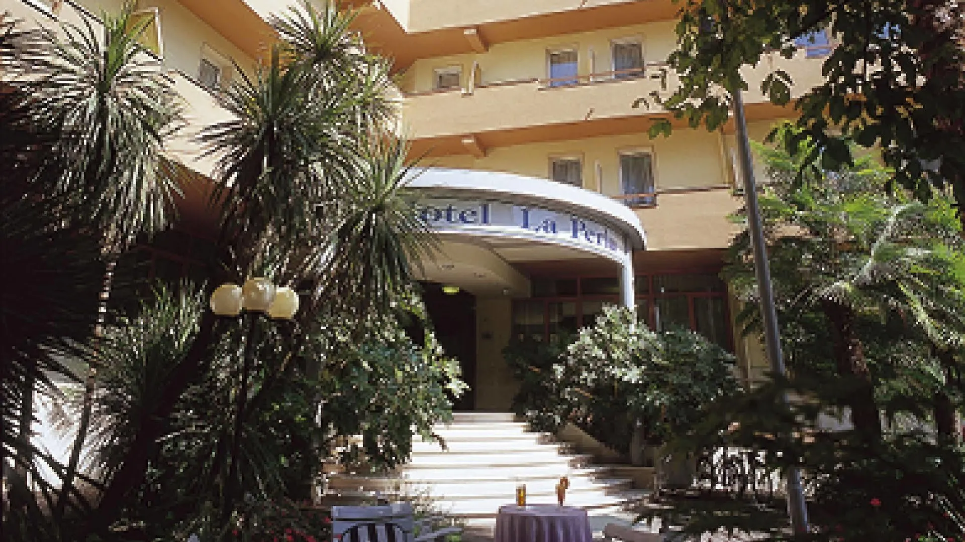 ***  Hotel La Perla - Bike Hotel Garda  Italy